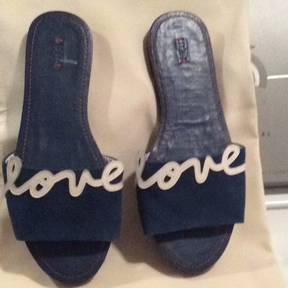 Ellen Degenerous sandals
